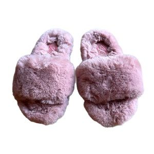 VICTORIA’s SECRET Fuzzy Pink Slipper Slides